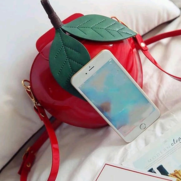 🍎 🔹️Apple  novelty red fruit shaped  crossbody shoulder Bag ✨️🍎 - Picture 7 of 12
